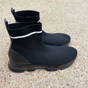 Michael Kors - Kendra High Top Black sneakers. Pre-owned - Clean - Super Comfy!